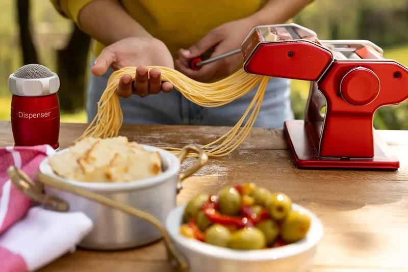 Красная лапшерезка Marcato Atlas 150 Red