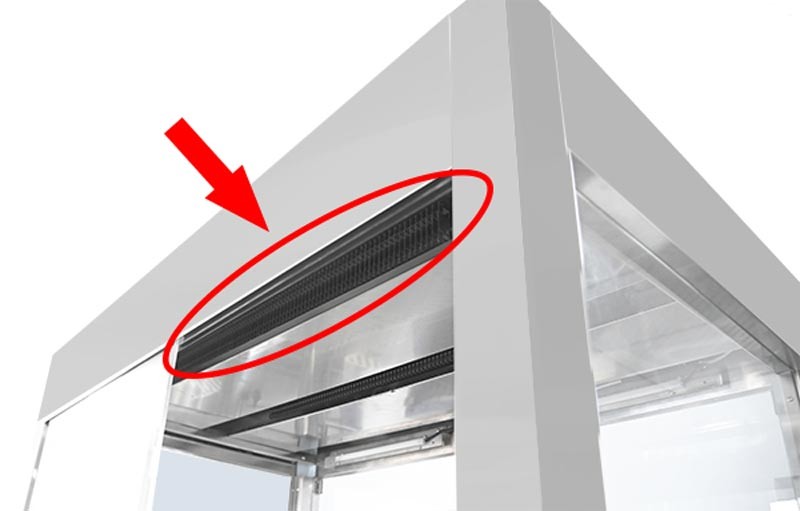 Испаритель холодильного агрегата расположен в верхней части витрины